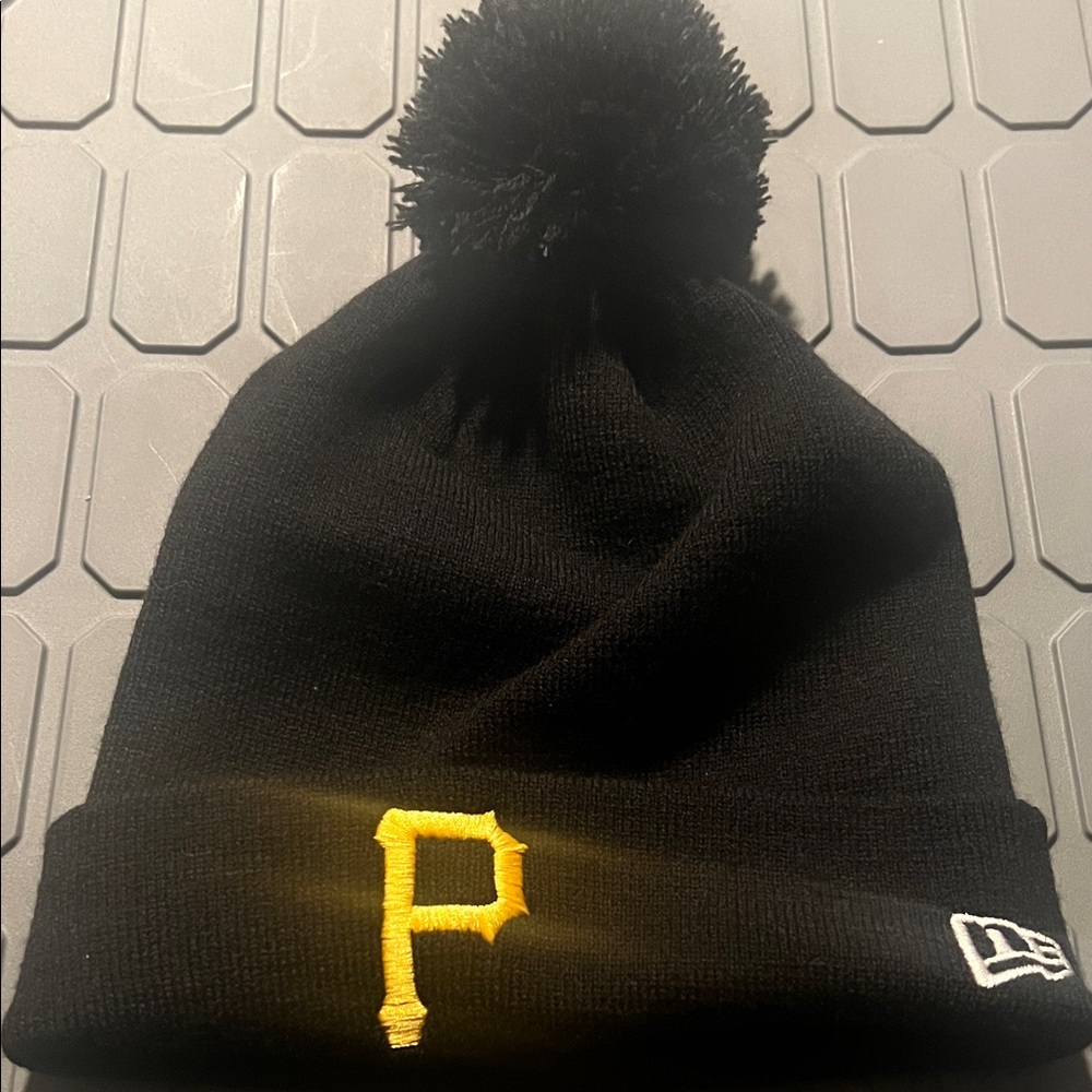 MLB Black and Yellow Pirates Beanie